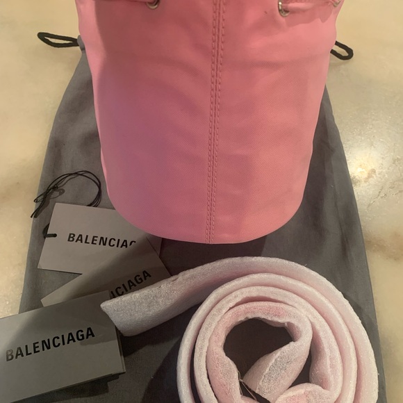 SOLD BALENCIAGA
Wheel XS Drawstring Bucket Bag Pink - Picture 11 of 11